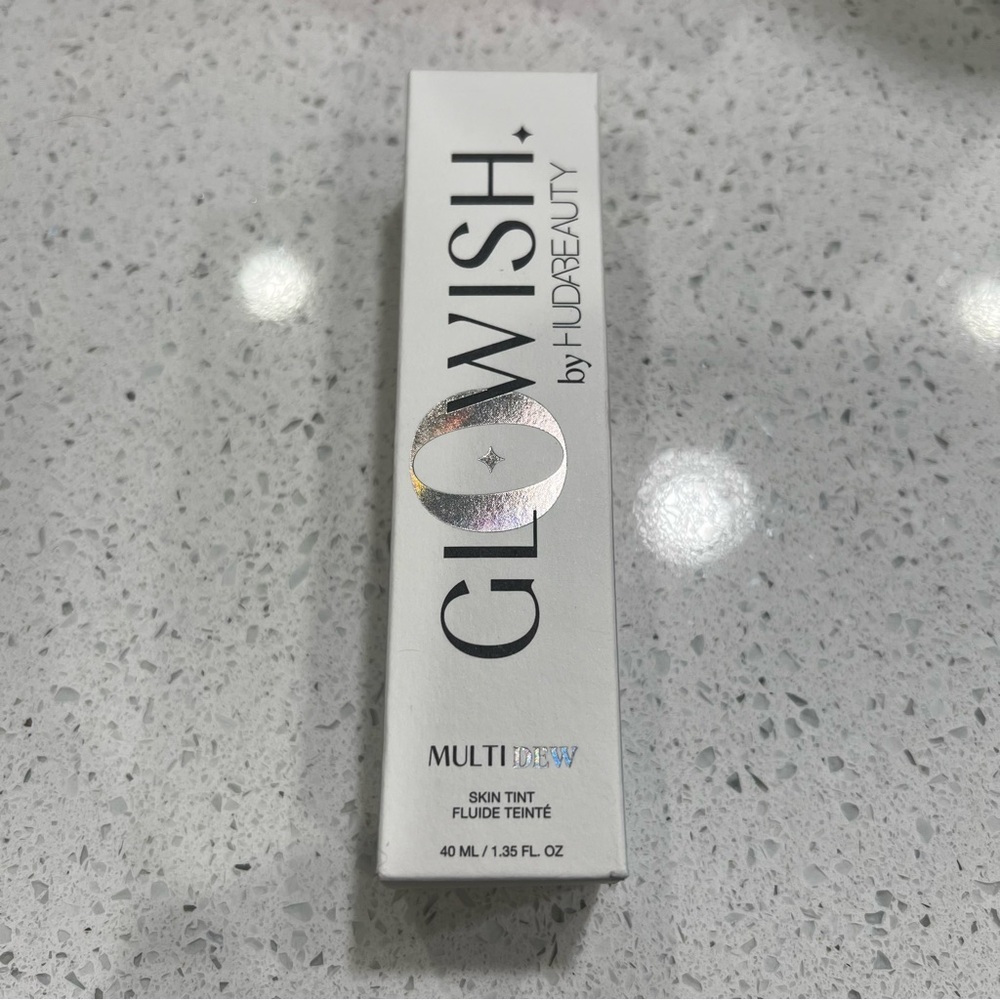 HUDA BEAUTY GLOWISH MULTIDEW SKIN TINT - 06 MEDIUM‎ TAN (Full Size/1.36oz/NWB)